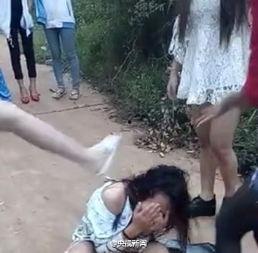 女生扒女生衣服视频,女生扒女生衣服视频事件引发社会关注