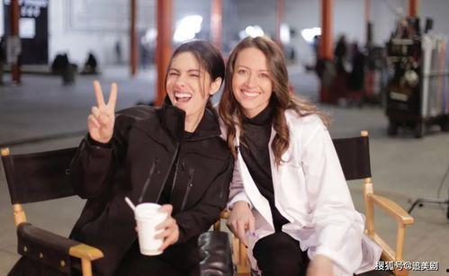 金瓶双月在线播放观看,穿越时空的激情邂逅